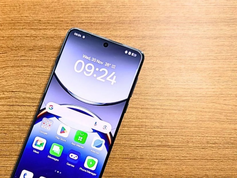 Oppo Find X8 Pro ची फीचर्स काय आहेत? Oppo Find X8 Pro मध्ये 120Hz रिफ्रेश रेट आणि डॉल्बी व्हिजन सपोर्टसह 6.78-इंचाचा AMOLED डिस्प्ले आहे. त्याची पीक ब्राइटनेस 4500 nits पर्यंत पोहोचते, ज्यामुळे डिस्प्ले थेट सूर्यप्रकाशातही स्पष्टपणे दिसतो.