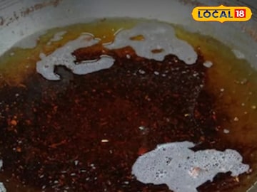 तळणानंतर वापरलेले तेल फेकू नका? 'या' पद्धतीने पुन्हा सहज वापरता येईल.. तळणानंतर वापरलेले तेल फेकू नका? 'या' पद्धतीने पुन्हा सहज वापरता येईल..