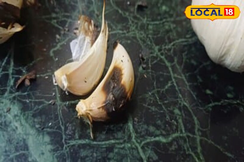 भाजलेला लसूण हाडे मजबूत करू शकतो. त्यात कॅल्शियम आणि इतर खनिजे असल्याने, ते हाडांचा कमकुवतपणा आणि ऑस्टियोपोरोसिस सारख्या वृद्धत्वाशी संबंधित समस्या कमी करण्यास मदत करू शकते.