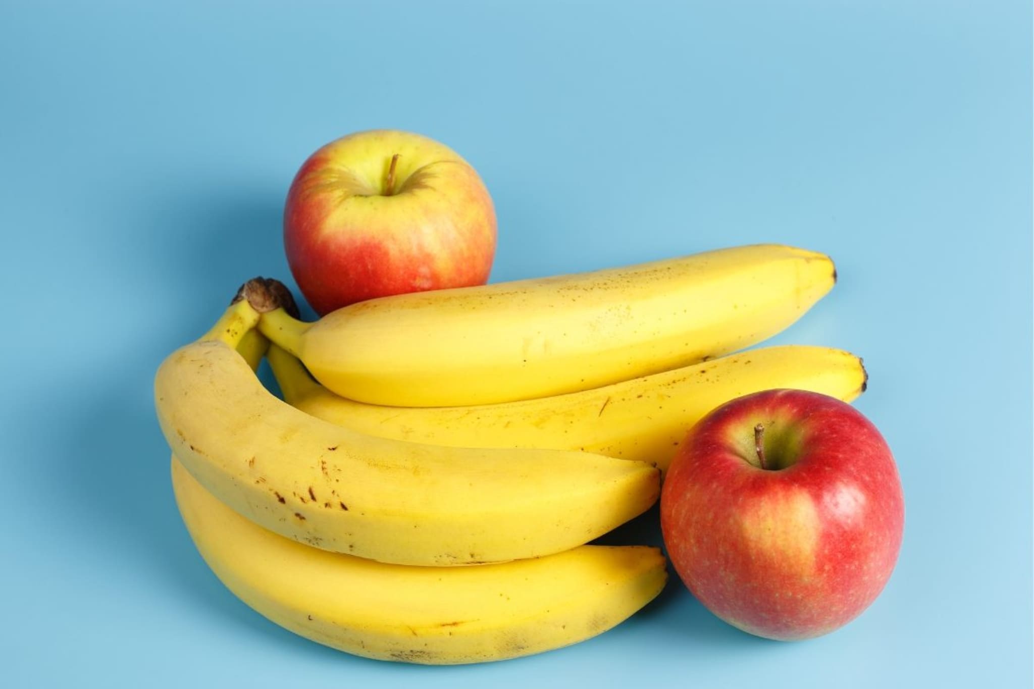 Weight Loss Tips : वजन कमी करण्यासाठी केळी खावी की सफरचंद? दोन्हीपैकी कोणते फळ सर्वोत्तम? 