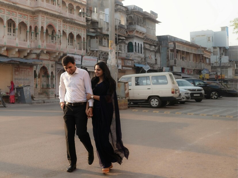  Romantic Trip : या मोसमात प्रवास करणे खरोखरच अनोखा अनुभव देतो. हवामान आल्हाददायक आणि रोमँटिक असते, हिरवळ पुन्हा टवटवीत होते आणि आकाश निरभ्र असते. येथील निसर्ग इतका सुंदर असतो की, आपल्याला एखाद्या चित्रपटाच्या सीनचा भाग असल्यासारखे वाटते. एक छोटी ट्रिपही दीर्घकाळ टिकणाऱ्या आठवणी देऊ शकते.