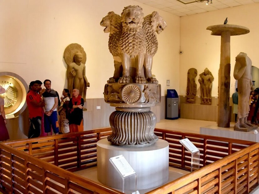  विशेष म्हणजे, आजची पिढी खास करून अशी ठिकाणे शोधते, जी एक्सप्लोर करायला मजेदार आणि इंस्टाग्राम-ट्रेंडिंग कंटेंटचा स्रोत असतील. येथील कलाकृती, गॅलरी आणि प्रतिष्ठापने (installations) इतकी सुंदर आहेत की, प्रत्येक फोटो रीलमध्ये जीव भरतो! चला तर भारतातील 5 हेरिटेज म्युझियम्सची सविस्तर माहिती घेऊया...