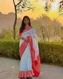 25व्या वर्षी निवडणूक लढवणार, एका शोसाठी लाखो रुपये; मैथिली ठाकूरची संपत्ती किती? 25व्या वर्षी निवडणूक लढवणार, एका शोसाठी लाखो रुपये; मैथिली ठाकूरची संपत्ती किती?