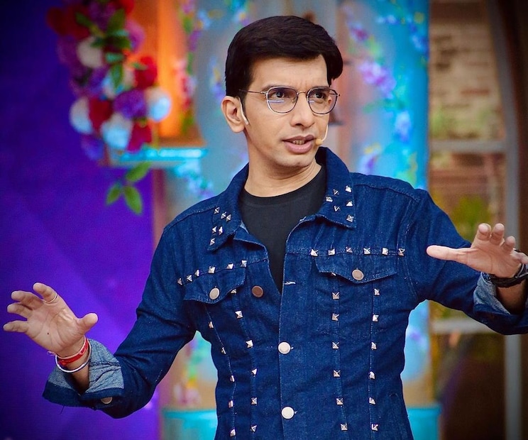 'चला हवा येऊ द्या' या कार्यक्रमाच्या माध्यमातून घराघरांत पोहोचलेले डॉ. निलेश साबळे आता 'वहिनीसाहेब सुपरस्टार' या कार्यक्रमाच्या माध्यमातून प्रेक्षकांच्या भेटीला येणार आहेत.  'चला हवा येऊ द्या' या कार्यक्रमाच्या माध्यमातून घराघरांत पोहोचलेले डॉ. निलेश साबळे आता 'वहिनीसाहेब सुपरस्टार' या कार्यक्रमाच्या माध्यमातून प्रेक्षकांच्या भेटीला येणार आहेत.