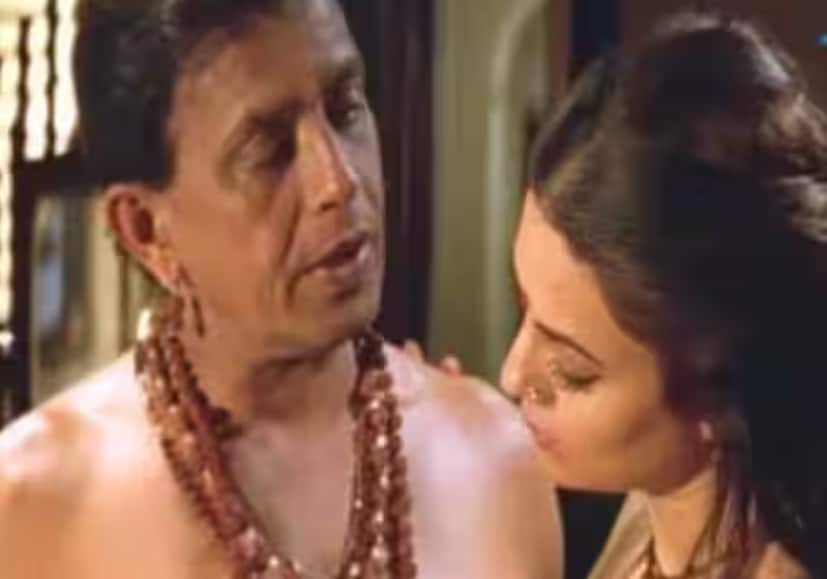  'चिंगारी' चित्रपटाच्या शूटिंगदरम्यान इंटिमेट सीनमुळे सुष्मिता सेन खूप अस्वस्थ झाली होती. त्यामुळे अभिनेत्रीला वारंवार रीटेक द्यावा लागला होता. या गोष्टीचा अभिनेत्रीला प्रचंड त्रास झाला. तसेच या सीनमुळे मोठा वाद निर्माण झाला होता.