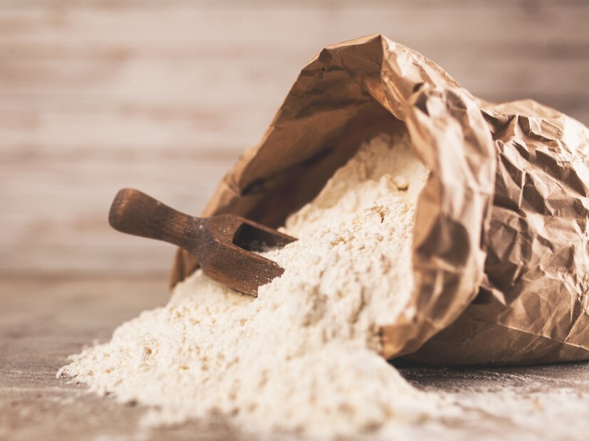  मैदा/पीठ (Flour) : बाजारातून खरेदी केलेले ताजे मैदा किंवा पीठ (Flour) मध्ये देखील किडे किंवा त्यांचे भाग असू शकतात. प्रमाण, अंदाजे 50 ग्रॅम पिठात 75 किड्यांचे भाग असू शकतात. त्यामुळे, रोजच्या आहारात तुम्ही कळत-नकळत हे अंश खात आहात.