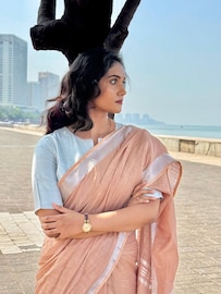 मरीन ड्राईव्हवर रिंकूचं फोटोशूट, साडी नेसून दिल्या 'किलर' पोझ; PHOTOS मरीन ड्राईव्हवर रिंकूचं फोटोशूट, साडी नेसून दिल्या 'किलर' पोझ; PHOTOS
