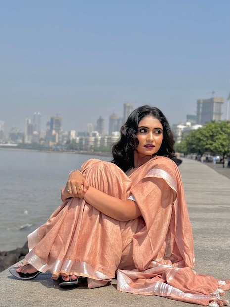 रिंकू राजगुरूचे हे नवीन फोटो सध्या इन्स्टाग्राम आणि एक्स (ट्विटर)वर ट्रेंडिंग आहेत, आणि चाहत्यांकडून त्यांना हजारो लाईक्स आणि कमेंट्स मिळत आहेत.