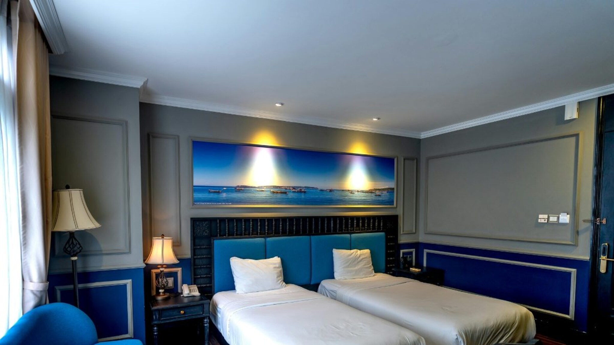 हॉटेलच्या रूममध्ये राहताय? चुकूनही हात लावू नका 'या' 5 वस्तूंना, अन्यथा 100% आजारी पडाल!