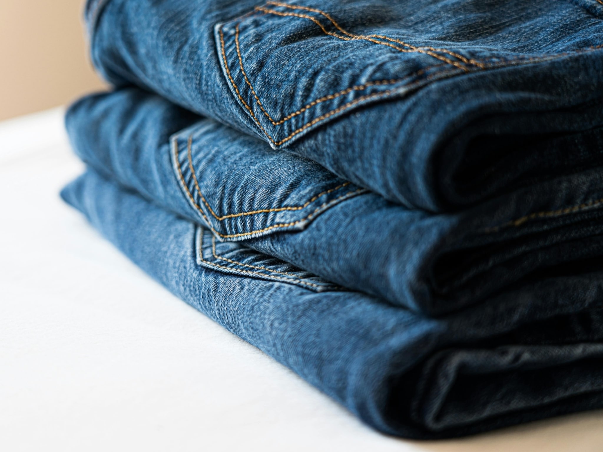 Washing Tips : डार्क जीन्स धुताना करू नका 'या' 5 चुका; कधीच पडणार नाही जिन्सचा रंग फिका, धुण्याची योग्य पद्धत्त कोणती?