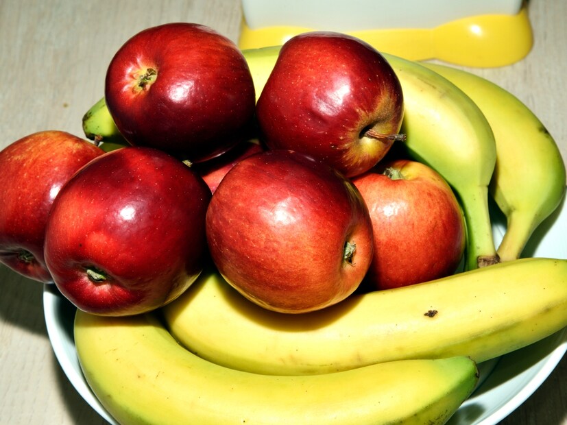  Weight Loss Tips : फळे आपल्या आरोग्यासाठी एखाद्या खजिन्यापेक्षा कमी नाहीत. विशेषतः वजन वाढवण्यासाठी आणि वजन कमी करण्यासाठी, अशा दोन्ही गरजांसाठी फळांचे सेवन अत्यंत फायदेशीर मानले जाते. फळे खाल्ल्याने शरीराला केवळ विविध पोषक तत्वे (nutrients) मिळत नाहीत, तर ती आपले सौंदर्य टिकवून ठेवण्यासही मदत करतात.