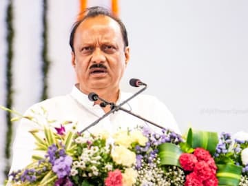 अजित पवार (उपमुख्यमंत्री तथा राष्ट्रवादीचे अध्यक्ष)