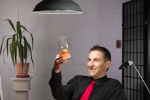 Alcohol Facts : दारू प्यायल्यावर भिगी बिल्लीही बनते शेर! दारूत असं असतं तरी काय?