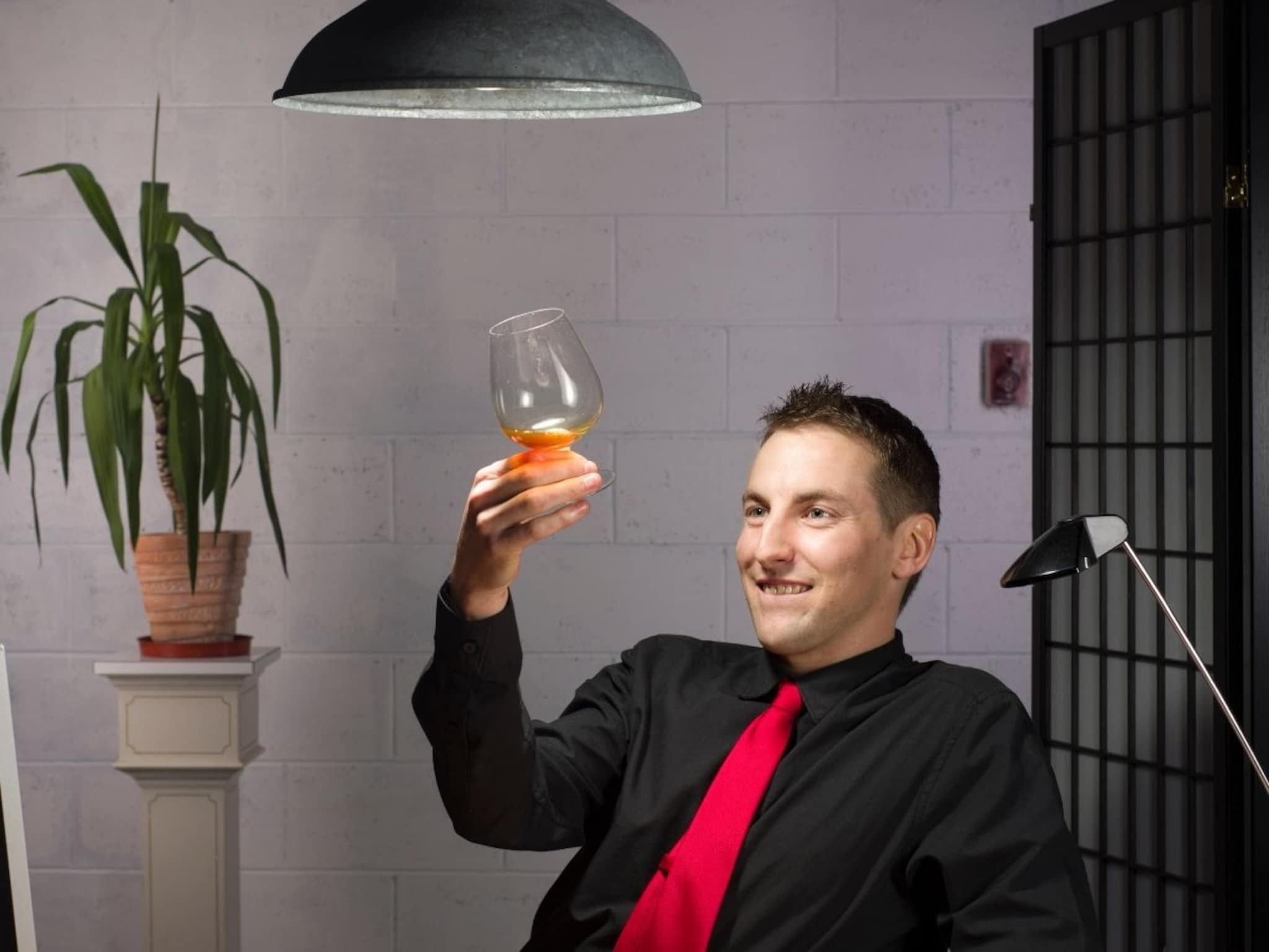 Alcohol Facts : दारू प्यायल्यावर भिगी बिल्लीही बनते शेर! दारूत असं असतं तरी काय?