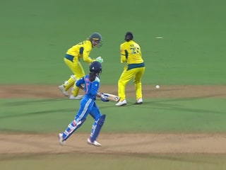 वर्ल्ड कप सेमी फायनलमध्ये ऑस्ट्रेलियाचं गल्ली क्रिकेट, कॅप्टनने मैदानात काय केलं? पाहून शॉक व्हाल! वर्ल्ड कप सेमी फायनलमध्ये ऑस्ट्रेलियाचं गल्ली क्रिकेट, कॅप्टनने मैदानात काय केलं? पाहून शॉक व्हाल!