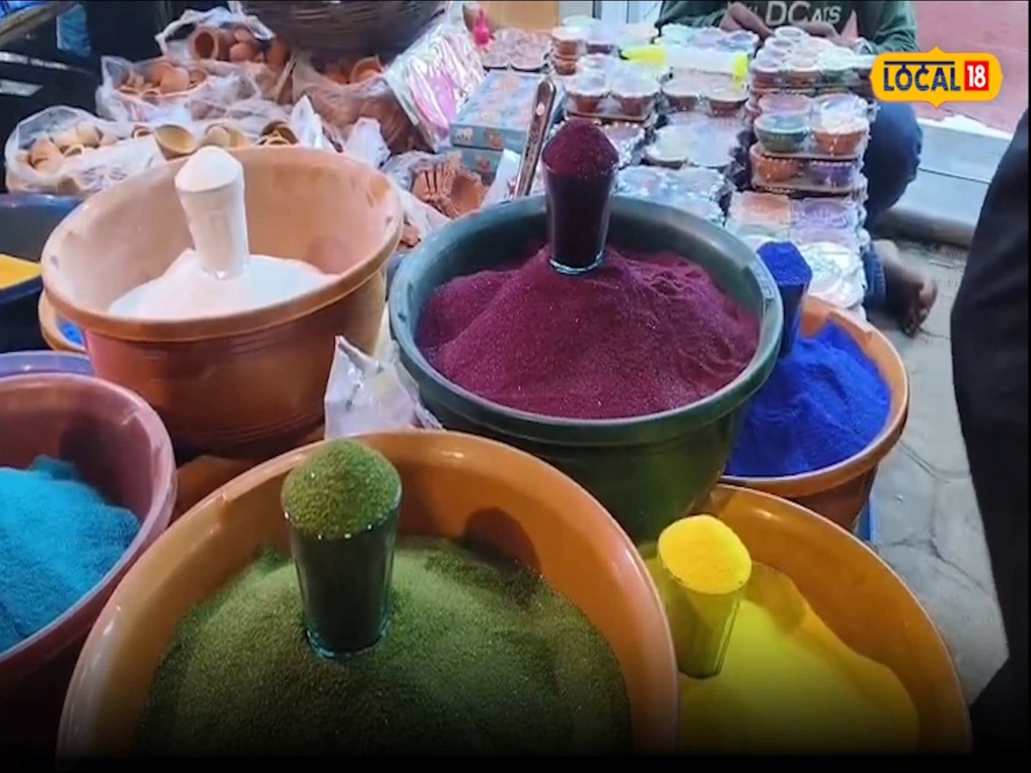 दिवाळी बनवा रंगीबेरंगी! फक्त 20 रुपये किलो दरात मिळतेय रांगोळी, खरेदीसाठी मुंबईतील हे सर्वोत्तम ठिकाण