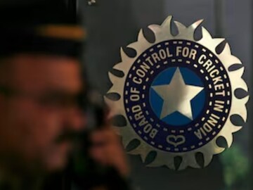 वर्ल्ड कपमध्ये जागा नाही, तरी बनला 'क्रिकेटर ऑफ द ईयर',कोण आहे टीम इंडियाचा खेळाडू? 