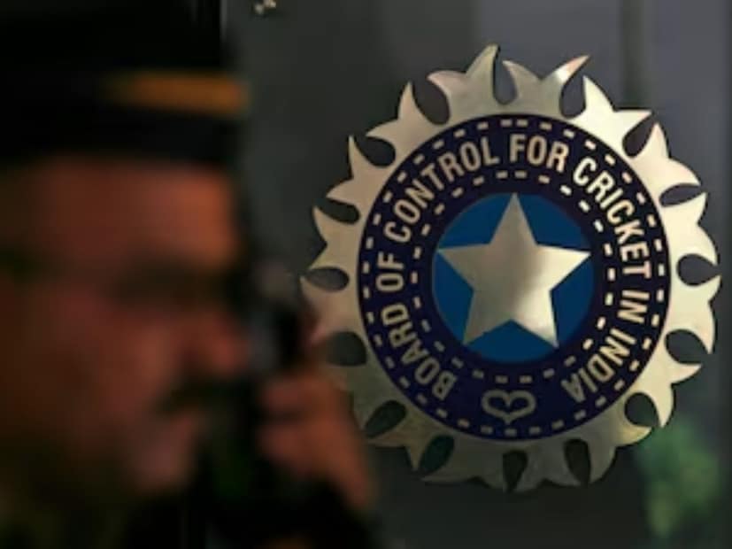 खरं तर आयपीएल 2025 च्या मेगा लिलावपूर्वी बीसीसीआयने विदेशी खेळाडूंवर काही नियम लागू केले आहेत. जसे लिलावापूर्वी विदेशी खेळाडूंना नोंदणी करणे आवश्यक आहे. जर एखाद्या खेळाडूने नोंदणी केली नाही तर तो पुढील हंगामाच्या लिलावातून बाहेर होतो. 