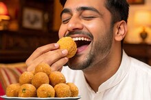 Diwali Faral Besan Laddu : बेसनचा लाडू खाताना टाळूला चिकटू नये म्हणून काय करायचं?