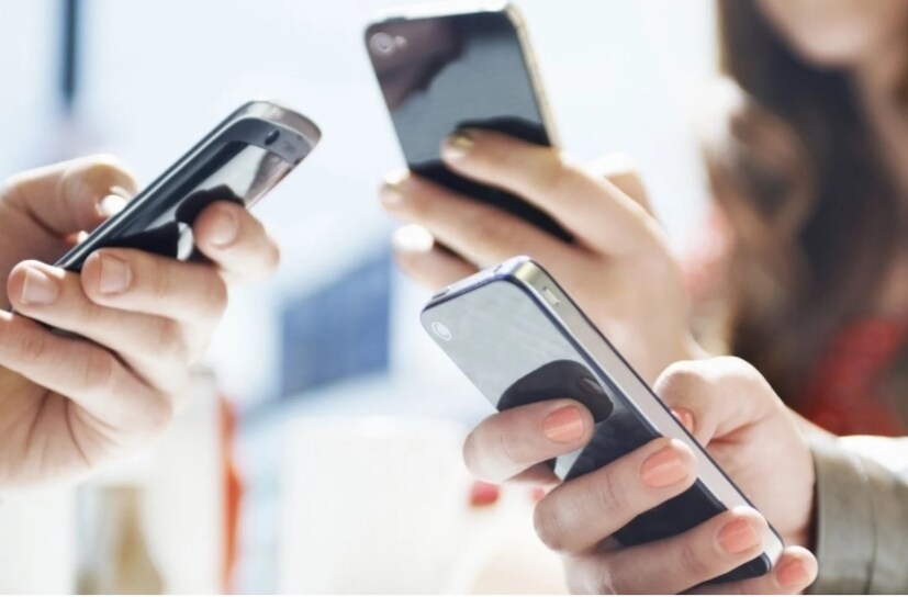 Micromaxचा X1i मॉडेल बजेट सेगमेंटमध्ये देखील लोकप्रिय आहे. त्याची किंमत सुमारे ₹1,500 आहे. यात 2.4 इंचाचा डिस्प्ले, कॅमेरा सपोर्ट आणि ब्लूटूथ कनेक्टिव्हिटी सारखी मूलभूत वैशिष्ट्ये आहेत. त्याची हलकी डिझाइन आणि परवडणारी किंमत बजेट असलेल्या यूझर्ससाठी तो आदर्श बनवते.