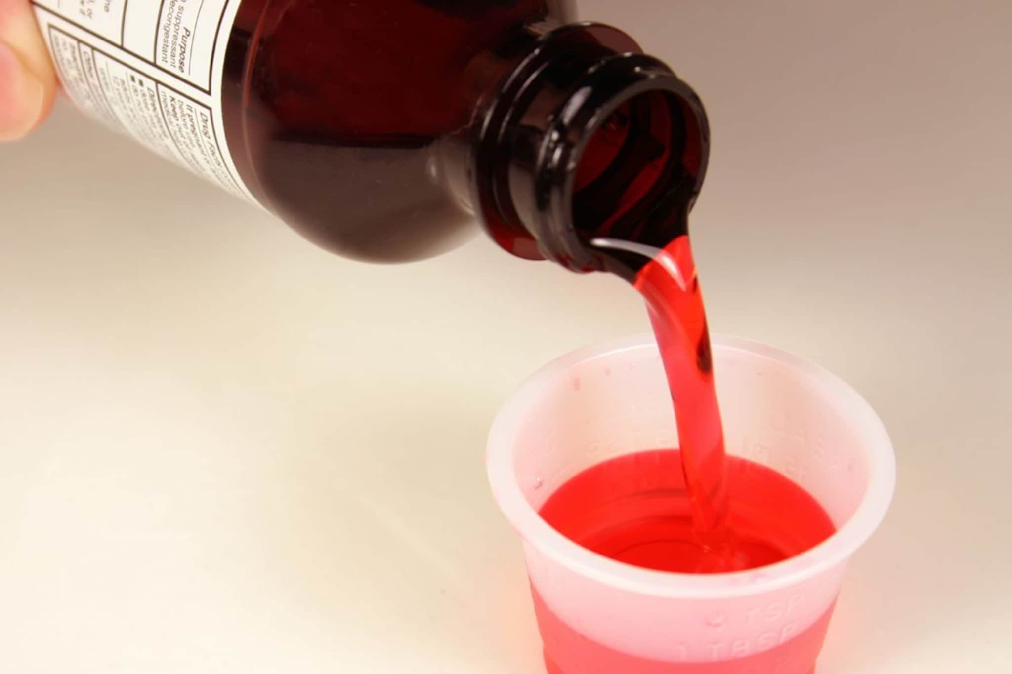 Cough Syrup : एका कफ सिरपच्या बाटलीवर औषध कंपनी किती कमवते, मेडिकलवाल्यांना किती पैसे मिळतात?