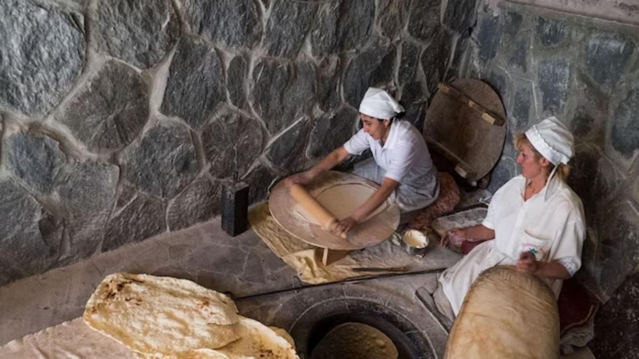 जगातील सगळ्यात खतरनाक रोटी, खाणं सोडा बनवतानाच होऊ शकतो मृत्यू