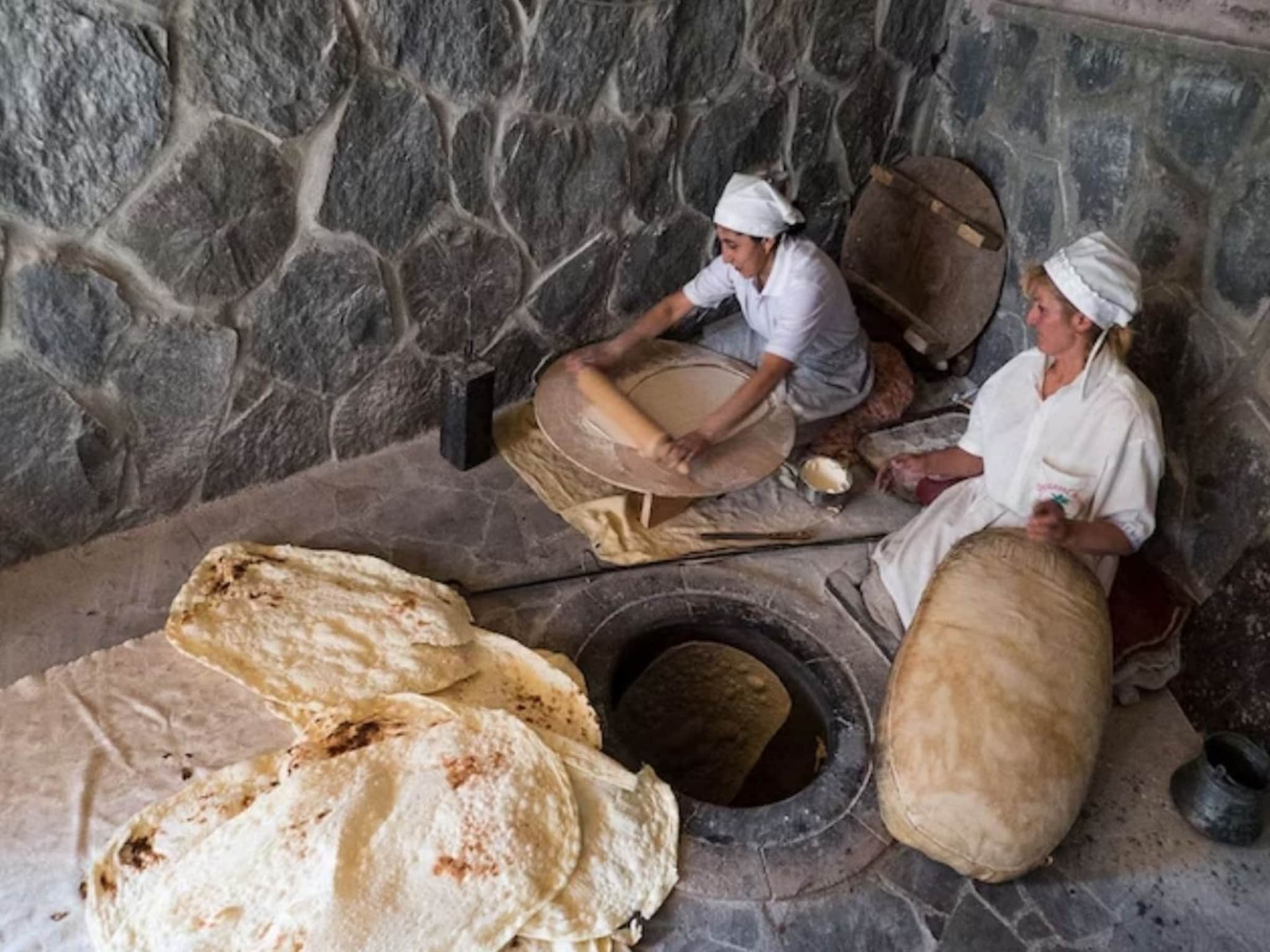 जगातील सगळ्यात खतरनाक रोटी, खाणं सोडा बनवतानाच होऊ शकतो मृत्यू