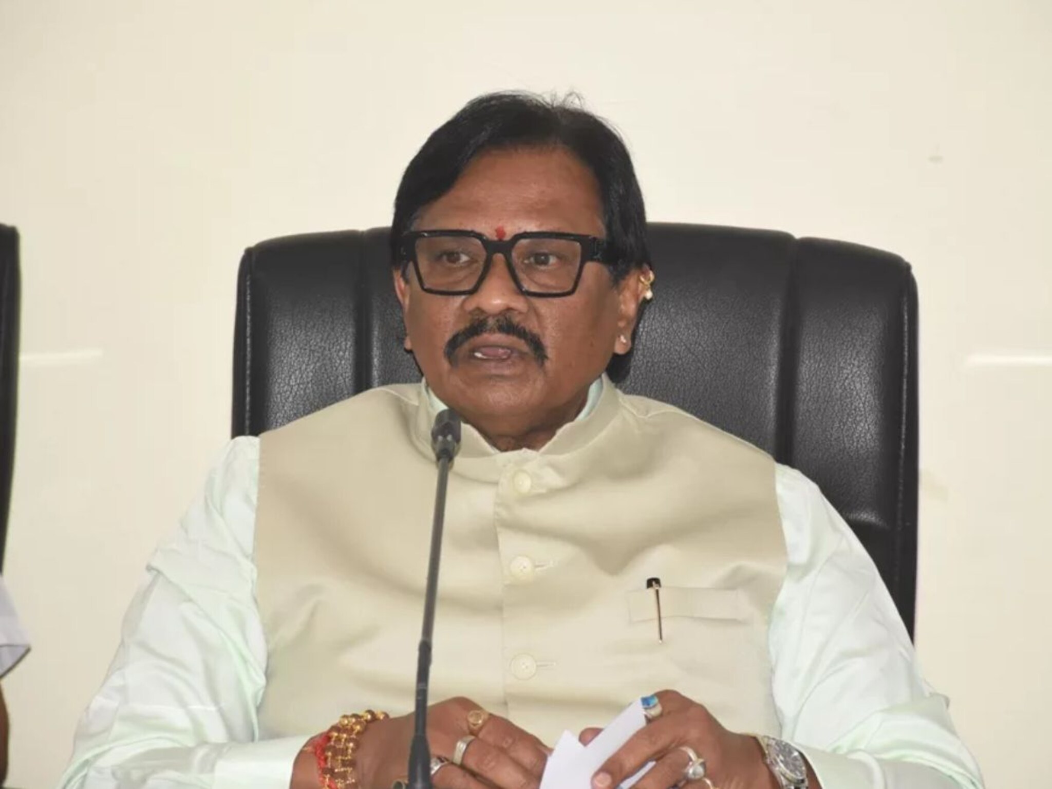 मला पाडण्यासाठी भाजपने माझ्या पुतण्याला ५ कोटी दिले, दादांच्या नेत्याचा आरोप