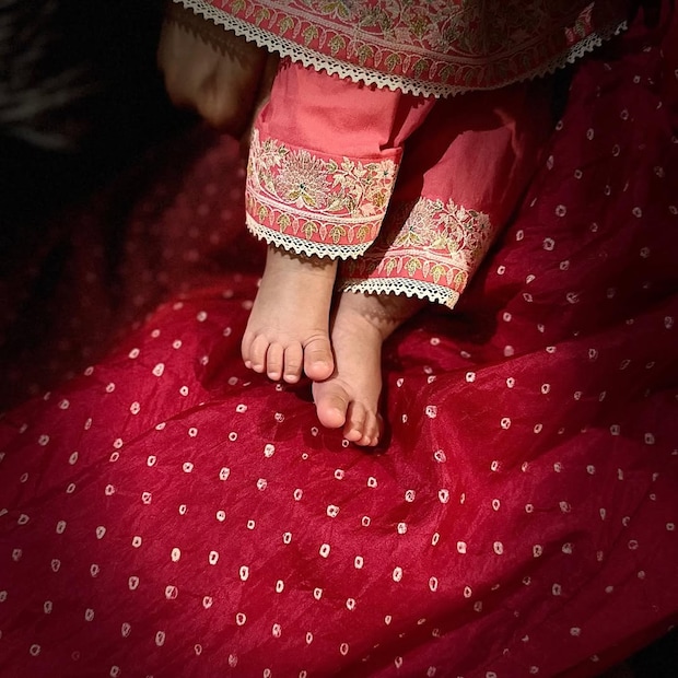 दुआ पादुकोण सिंह असं मुलीचं नाव दोघांनी चाहत्यांना इंट्रोड्युस करून दिलं होतं. 