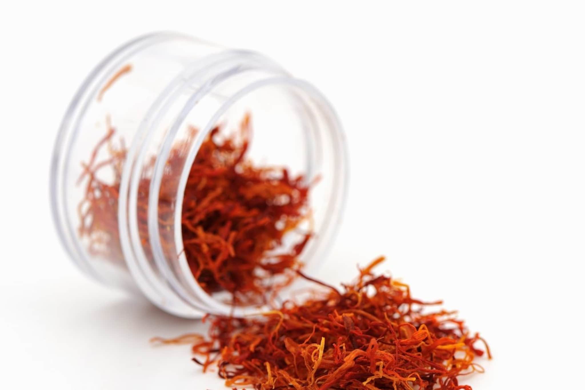 १ मिनिटात ओळखा केशर असली आहे की नकली; वाचा ५ सोप्या टिप्स