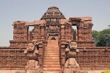 अद्भूत निसर्ग आणि स्थापत्यकला! देशातील ५ अद्भुत सूर्य मंदिरे, वाचा इतिहास