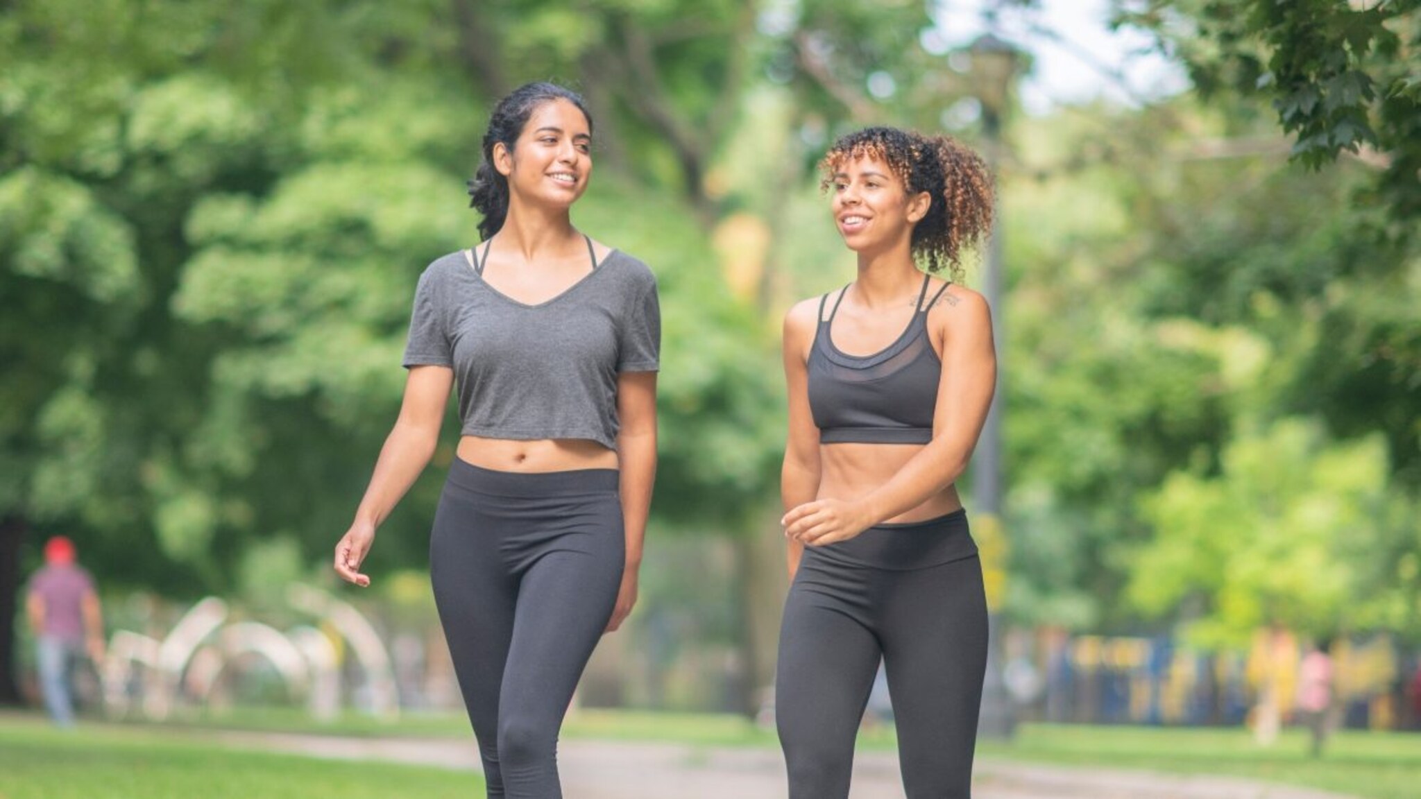 चालून वजन कमी करायचंय? लठ्ठपणा घालवण्यासाठी तुमचा 'हा' वेग असायलाच हवा, कॅलरी बर्नचं गणित वाचा!