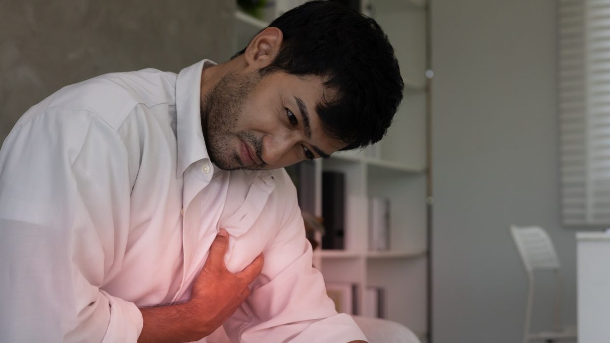 एकटे असताना हार्ट अटॅक आला तर काय कराल? 'या' ५ गोष्टी तुमचा जीव वाचवतील, लगेच वाचून ठेवा!