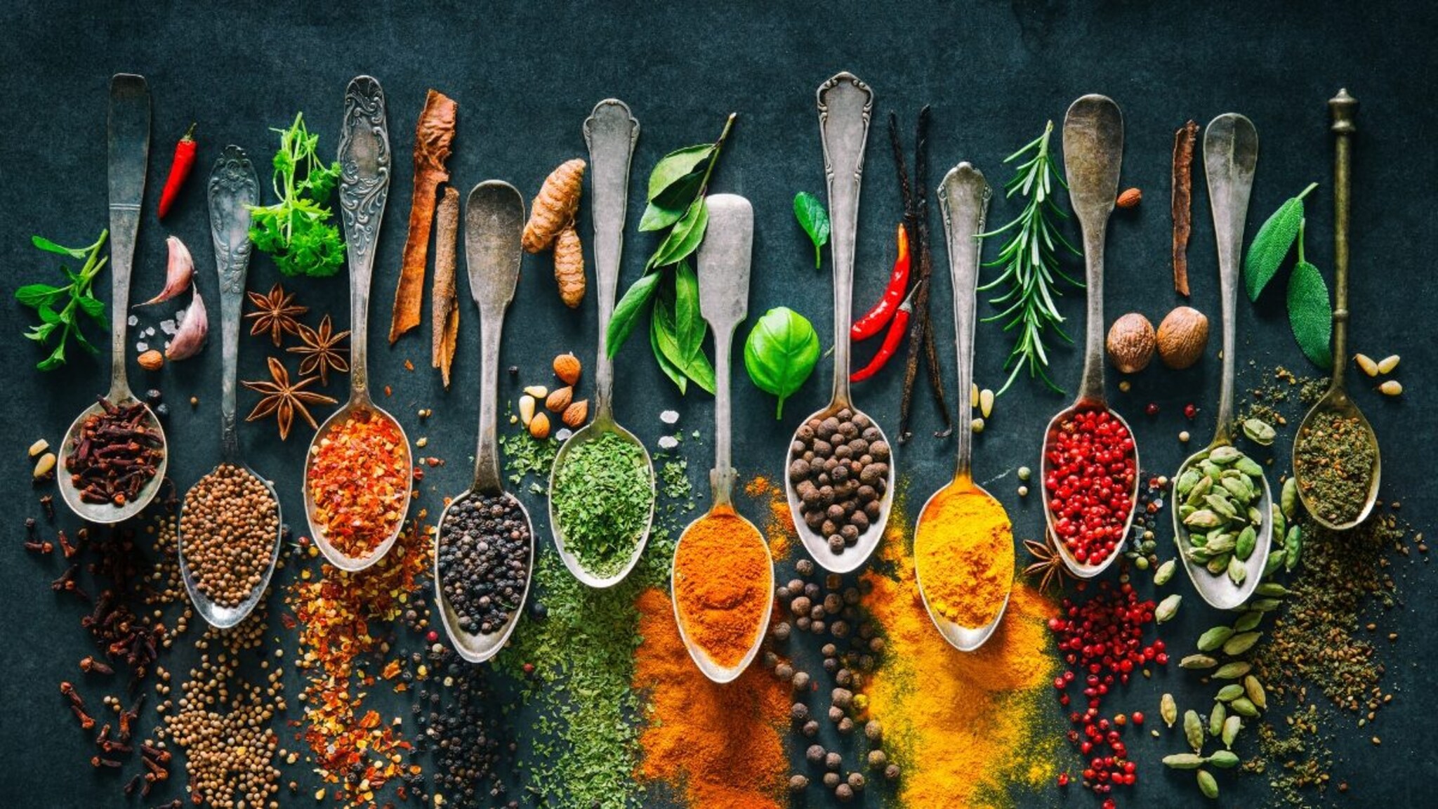 साधं जेवण इतकं चविष्ट कसं बनतं? किचनमध्येच दडलंय यामागचं खास रहस्य, जाणून घ्या...