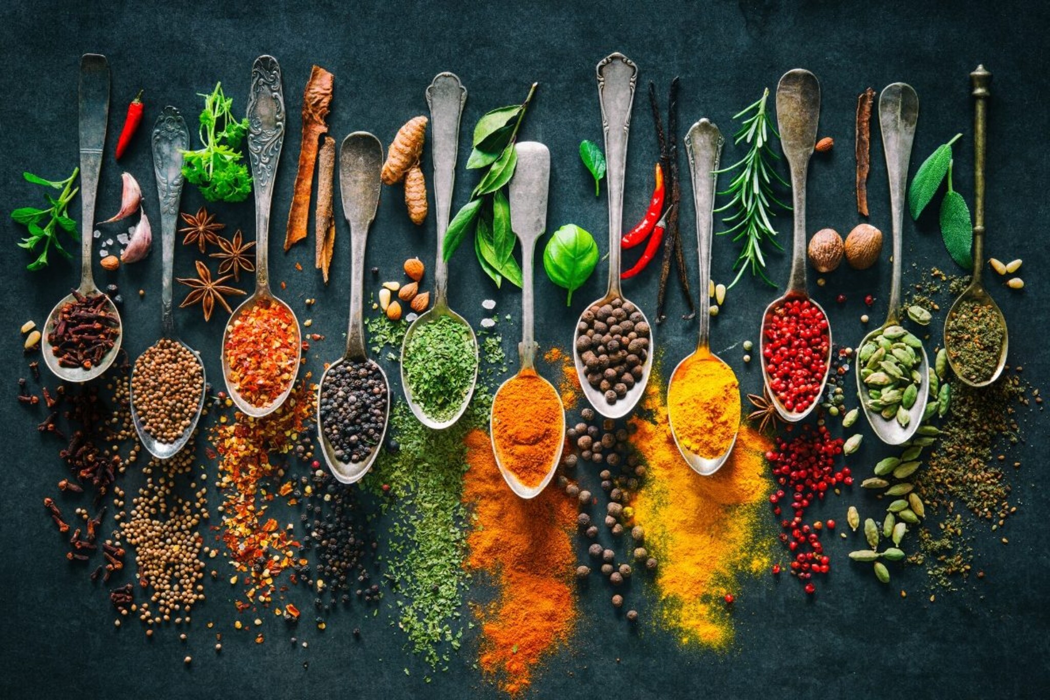 साधं जेवण इतकं चविष्ट कसं बनतं? किचनमध्येच दडलंय यामागचं खास रहस्य, जाणून घ्या..