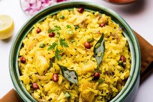 पोहे बनवताना फक्त 'या' 4 गोष्टी मिक्स करा; रोजचा साधा नाश्ता बनेल 'प्रोटीन'चा पॉवरहाऊस!