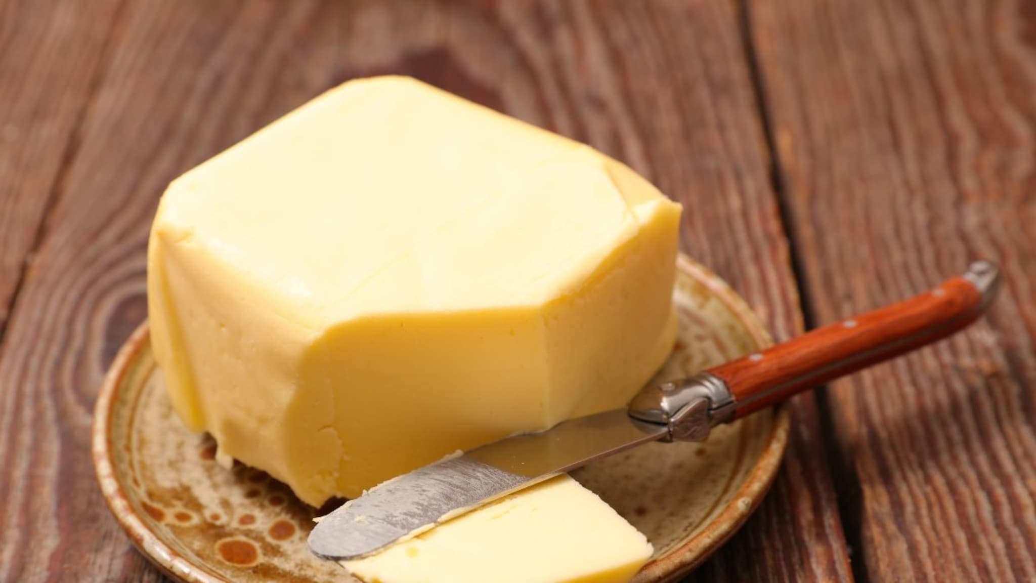 बटर वितळणार नाही! फ्रीज नसतानाही लोणी साठवण्याचे ५ 'जादुई' उपाय, महिनाभर राहील एकदम ताजे.