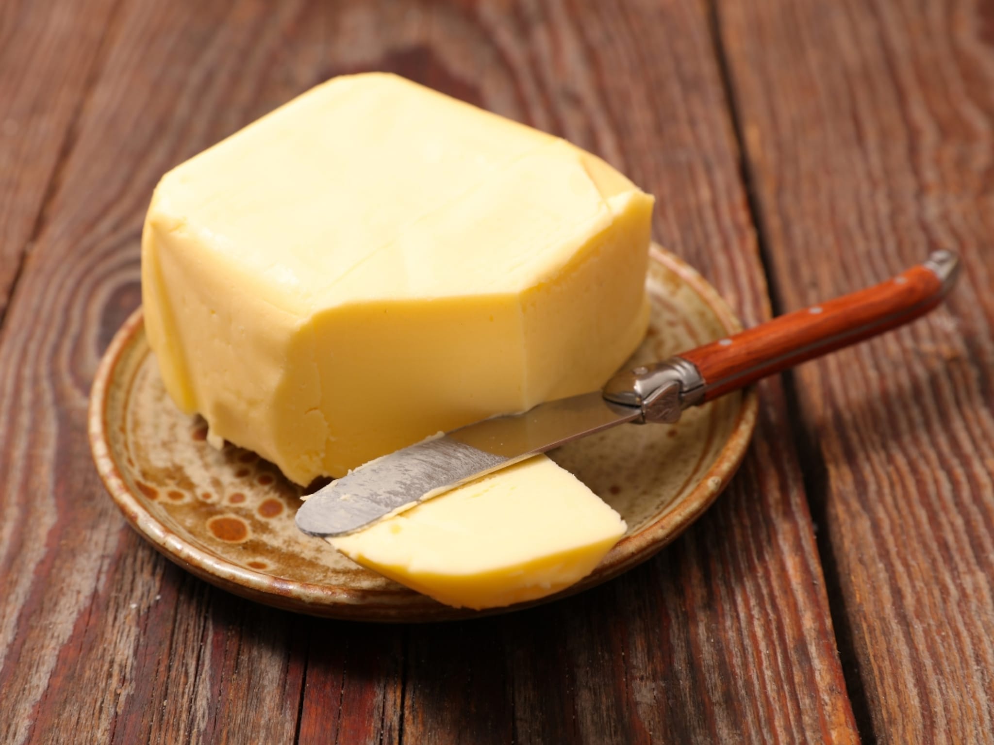 बटर वितळणार नाही! फ्रीज नसतानाही लोणी साठवण्याचे ५ 'जादुई' उपाय, महिनाभर राहील एकदम ताजे.