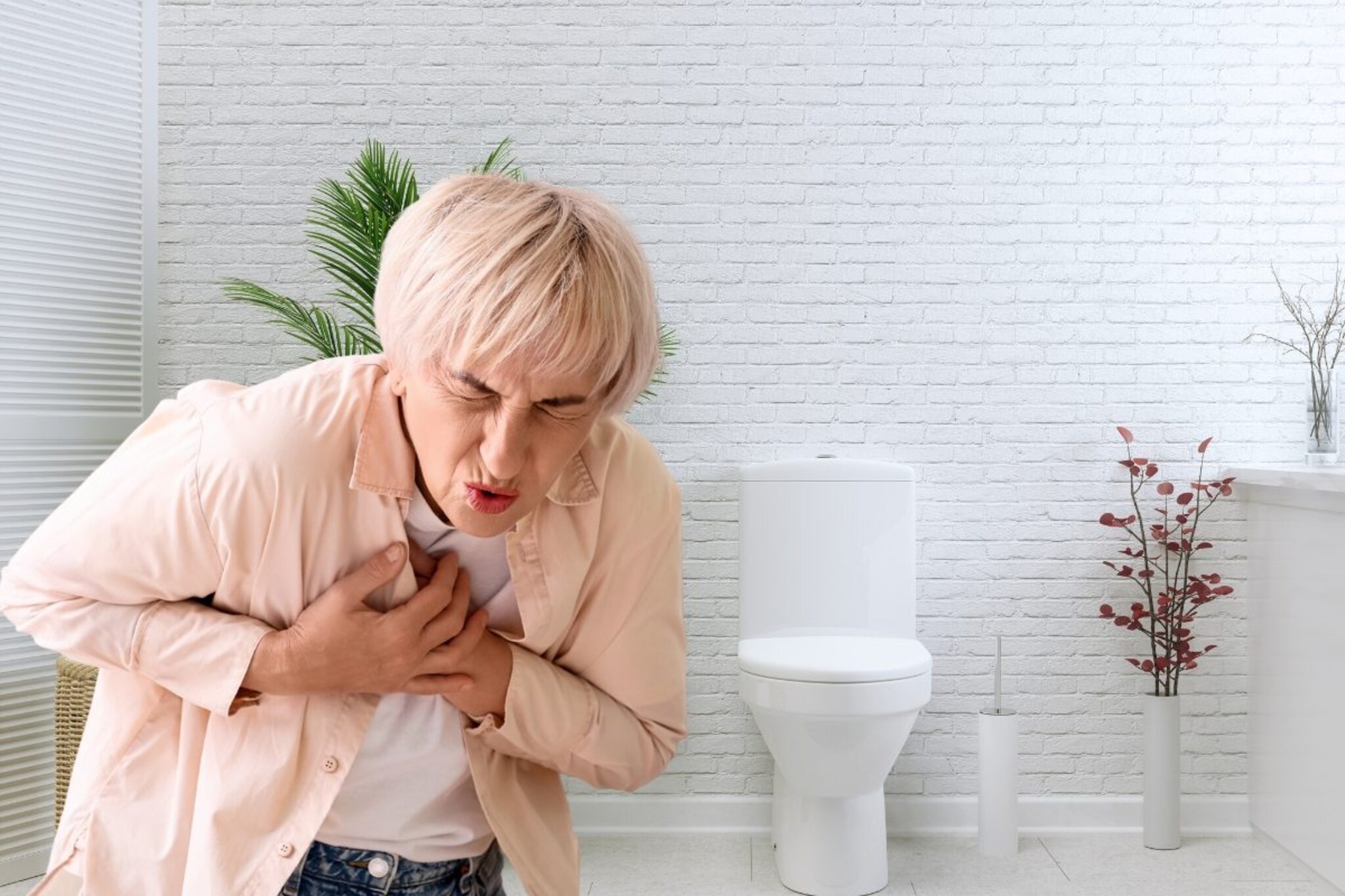 'या' कारणामुळे हजारो लोक टॉयलेटवरच मरतात; हृदयरोग तज्ज्ञांनी केला धक्कादायक...