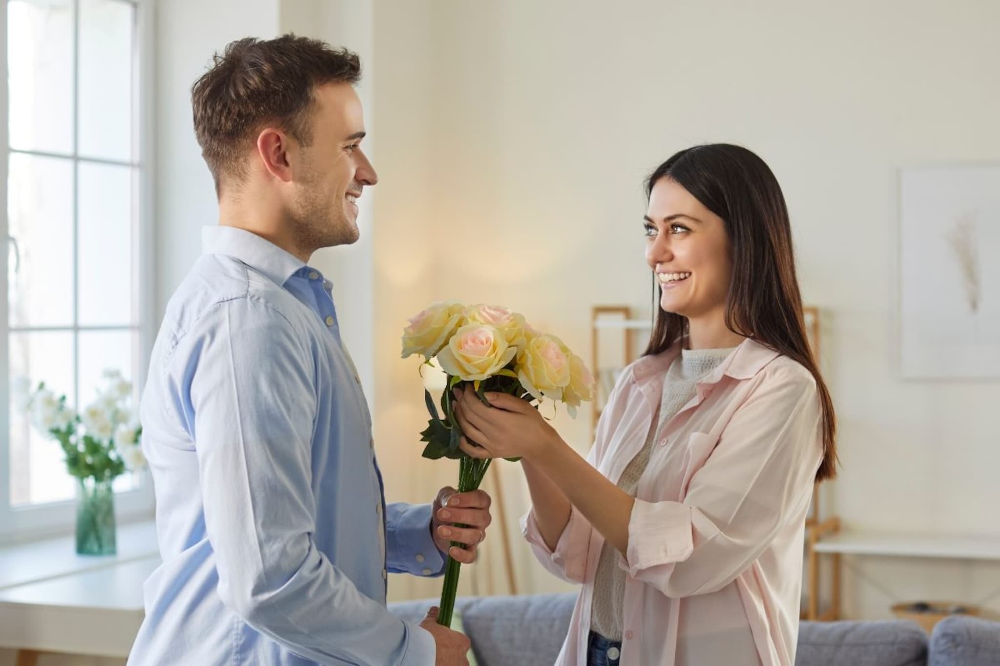 नात्यात गोडवा टिकवून ठेवायचा आहे? पार्टनरला 'हे' ५ खोटे बोलण्यास हरकत नाही...