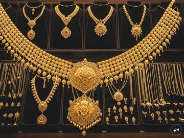 12 तासांत दीड हजार रुपयांनी वाढली चांदी, सोन्याचा आजचा भाव काय