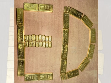 MLAच्या लॉकरमध्ये 40 किलो सोन्याची बिस्किटे, 24 कॅरेट Gold; किंमत 50.33 कोटी MLAच्या लॉकरमध्ये 40 किलो सोन्याची बिस्किटे, 24 कॅरेट Gold; किंमत 50.33 कोटी
