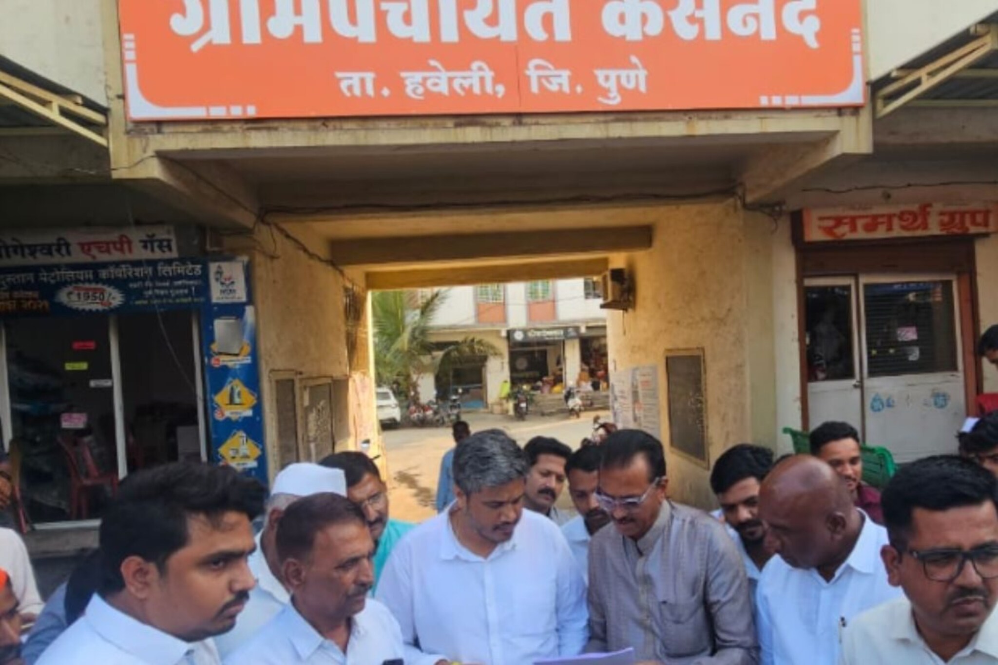 दिवाळीसाठी त्या १८८ लोकांचा शोध, रोहित पवार पोहोचले केसनंदला,  प्रकरण नेमकं काय?