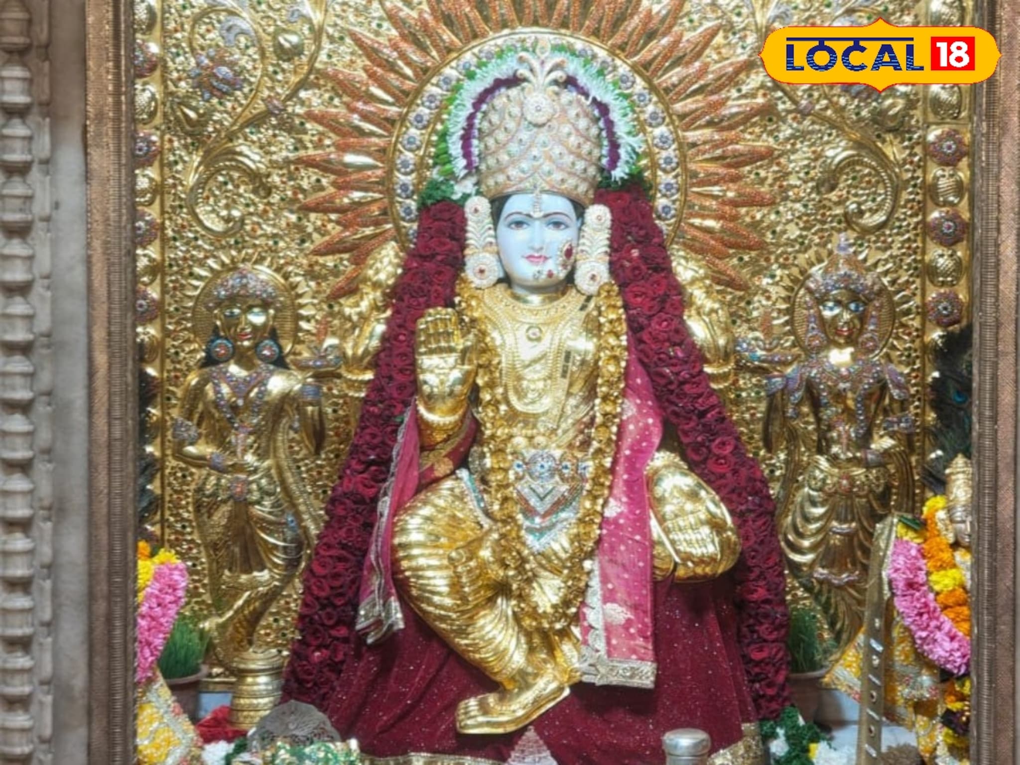 पुण्यात श्री महालक्ष्मीला तब्बल 16 किलो सोन्याची साडी, दसऱ्याला पाहा देवीचं आकर्षक रूप, Video