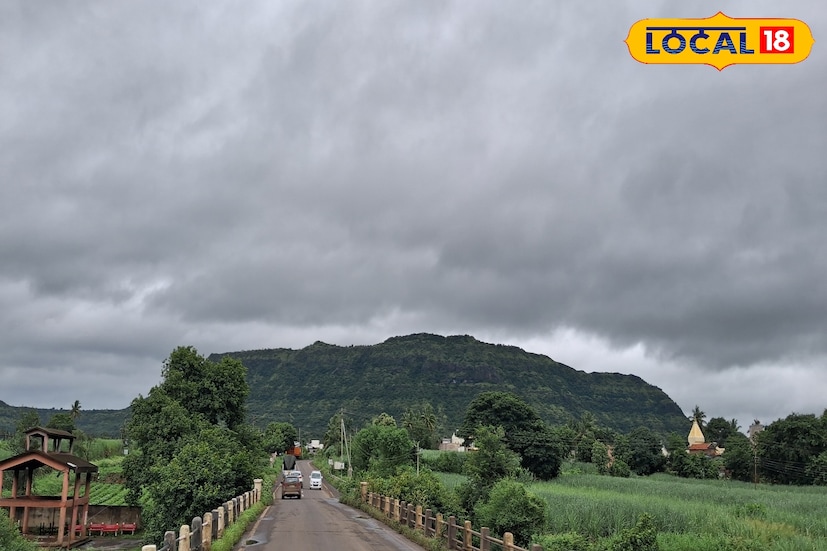 महाराष्ट्रातून पावसाने विश्रांती घेतली असली तरी पश्चिम महाराष्ट्रातील काही भागात पाऊस हजेरी लावत आहे. आज सोलापूर, सांगली, कोल्हापूर या तिन्ही जिल्ह्यांना यलो अलर्ट देण्यात आला आहे. शुक्रवारपासून हवामानात पुन्हा मोठे बदल जाणवणार असून पावसाचा जोर ओसरण्याची शक्यता आहे. 