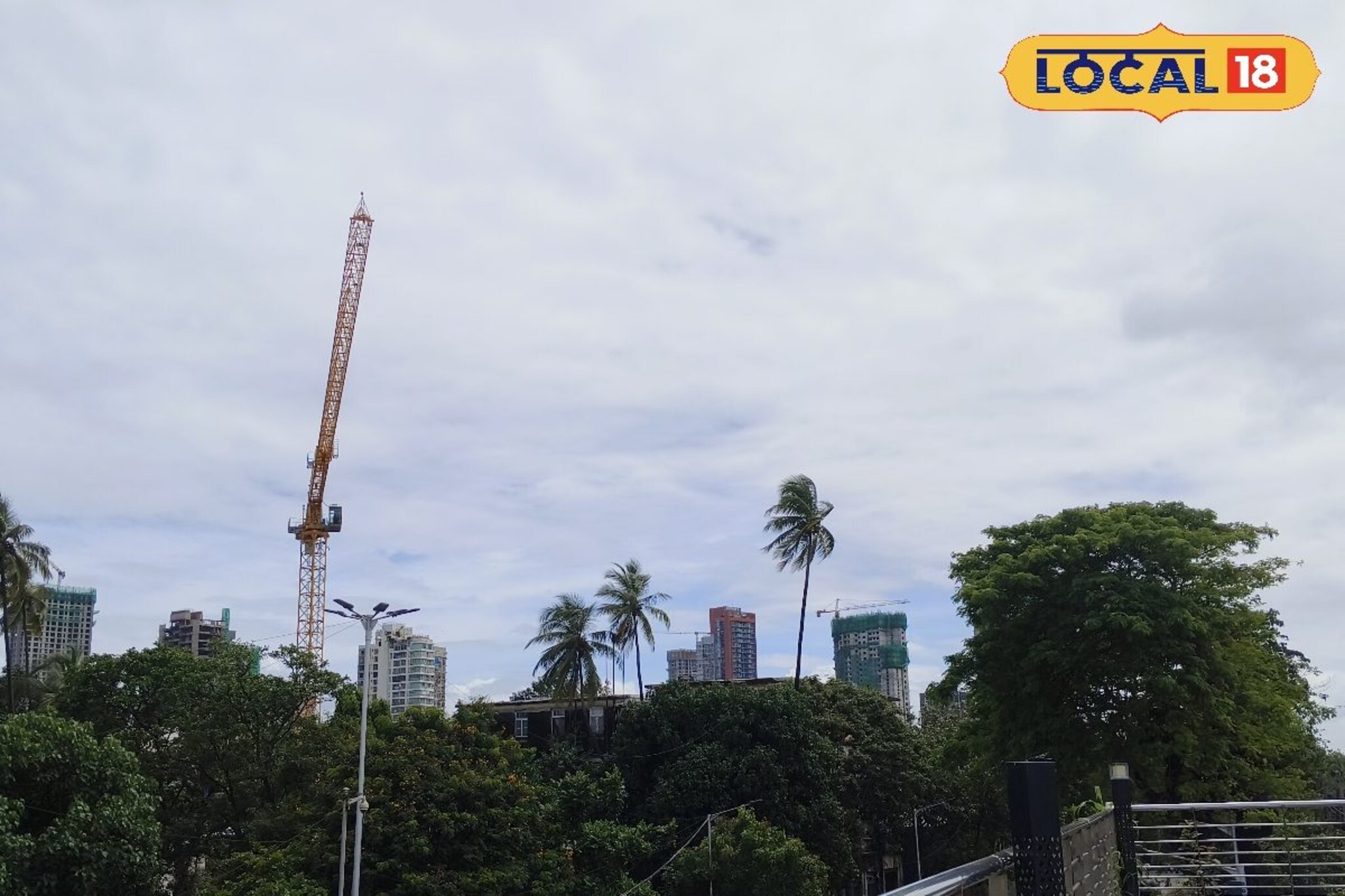 Weather Alert: दिवाळीआधी बदलली हवा, कोकणसाठी इशारा नवा, मुंबई-ठाण्यातून महत्त्वाचं अपडेट