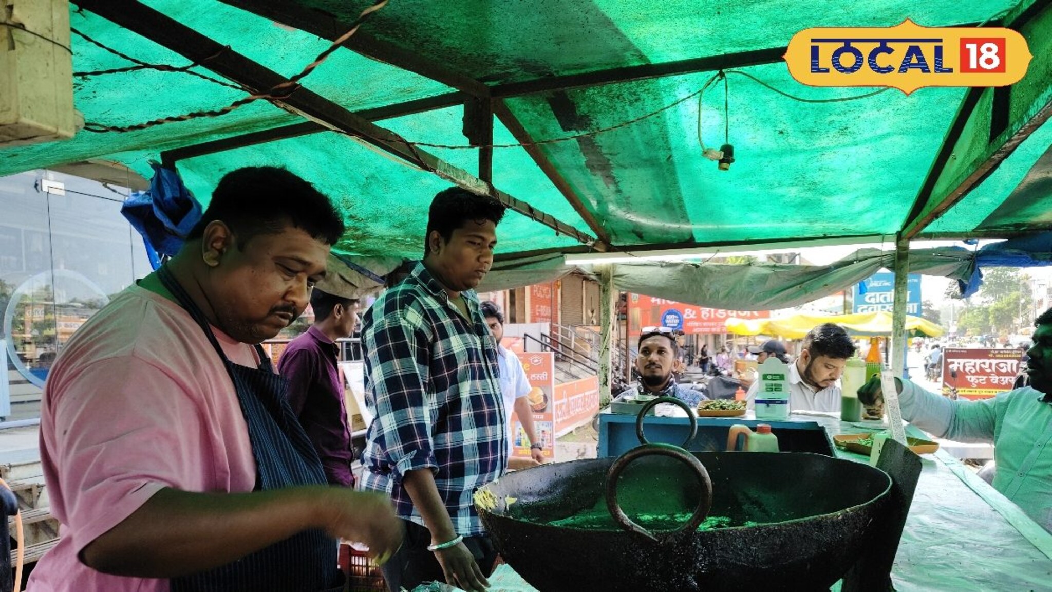  Success Story : व्यवसाय असावा तर असा, वडापाव विक्रीतून महिन्याला कमवतात 2 लाख नफा, नव व्यावसायिकांना सांगितल्या महत्त्वाच्या टिप्स