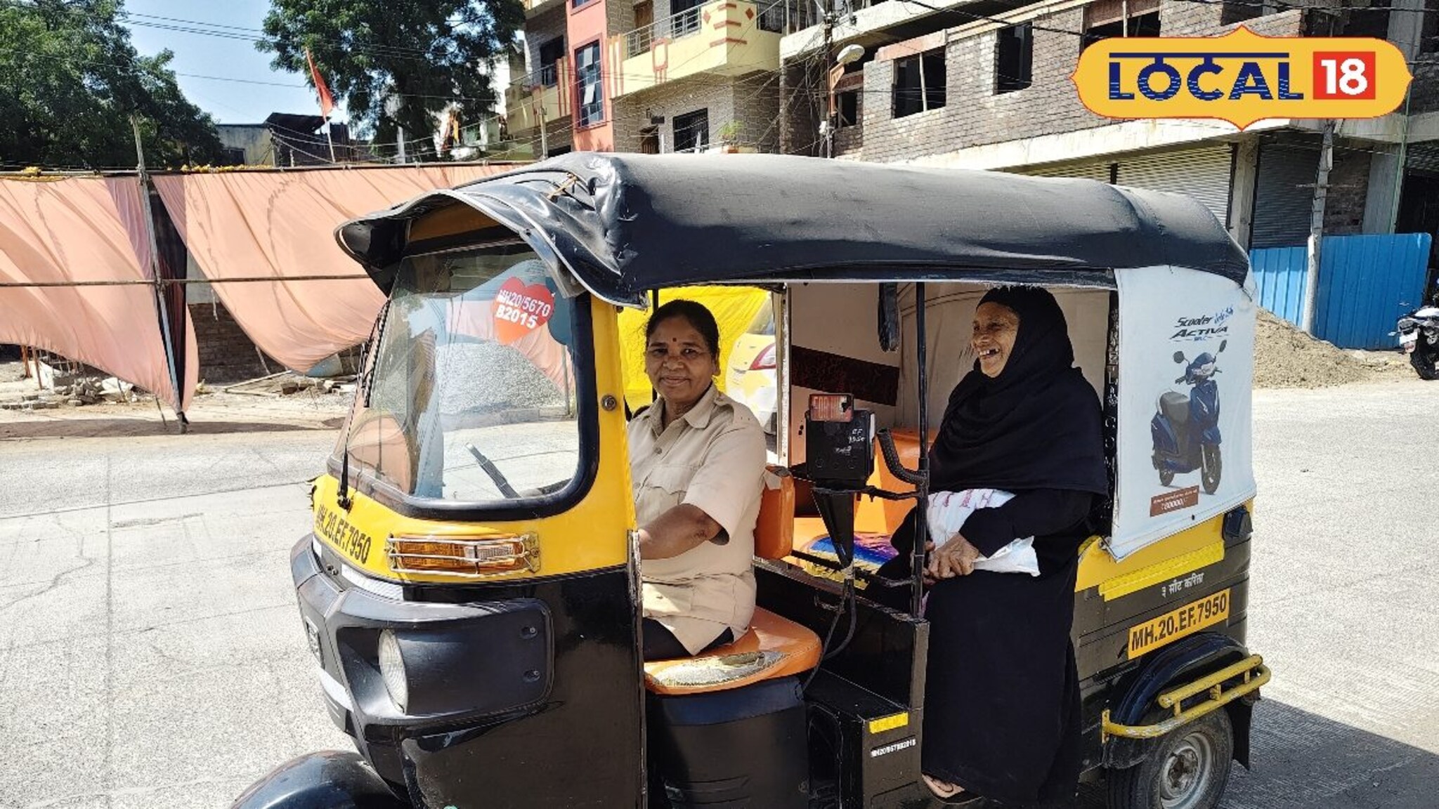 3 चाकांवर उभी केली आयुष्याची गाडी, रिक्षा चालवण्याचे अनिता देतात प्रशिक्षण