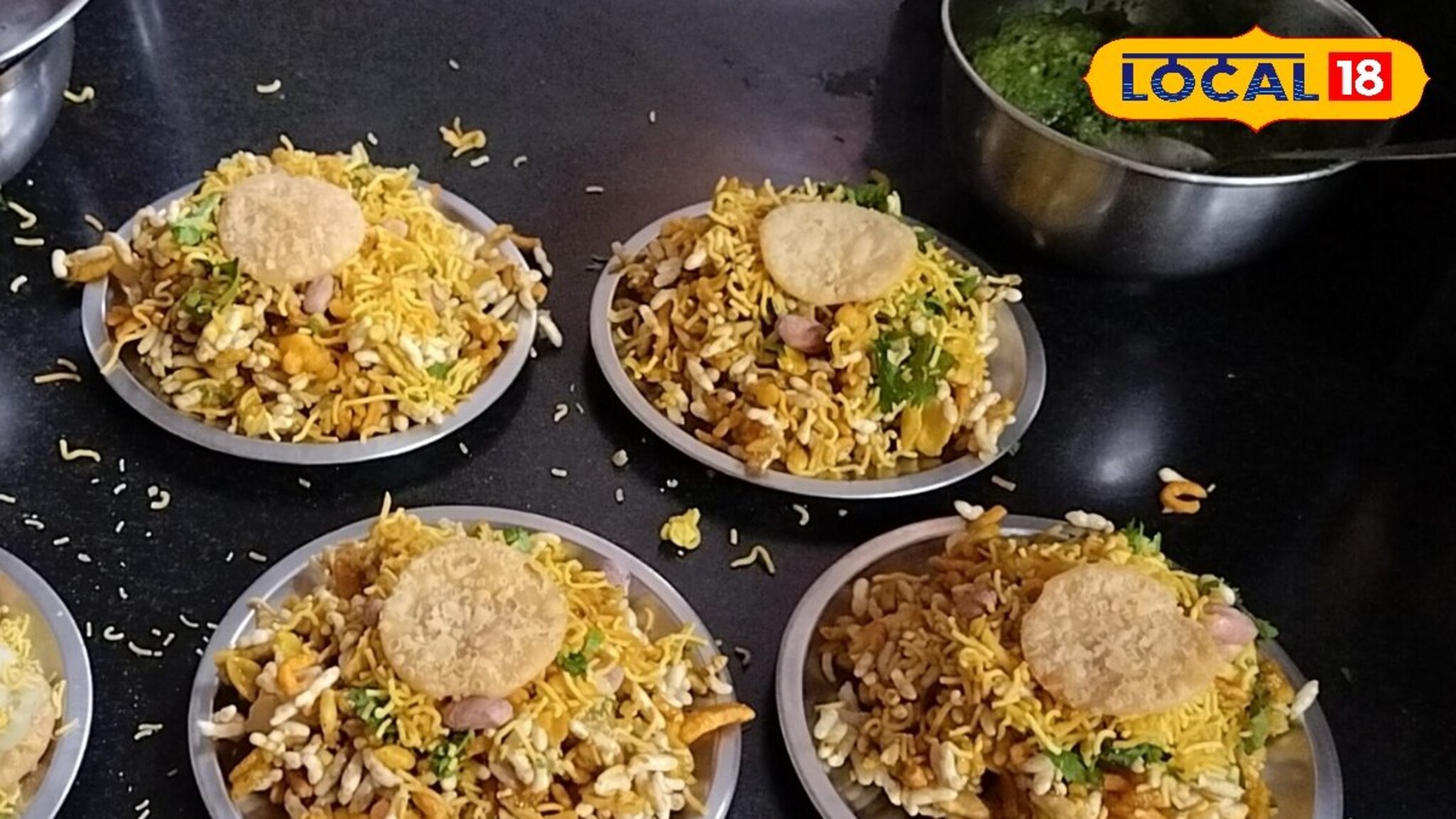 Famous bhel pune : अस्सल पारंपरिक भेळ, 57 वर्षांपासून जपलीये तिचं चव, पुण्यात इथं असते खवय्यांची मोठी गर्दी