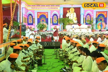 राष्ट्रसंत तुकडोजी महाराजांना मौन श्रद्धांजली! गुरुकुंज मोझरीत भक्तांचा सागर